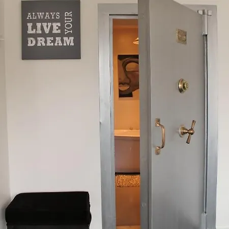 Bbb